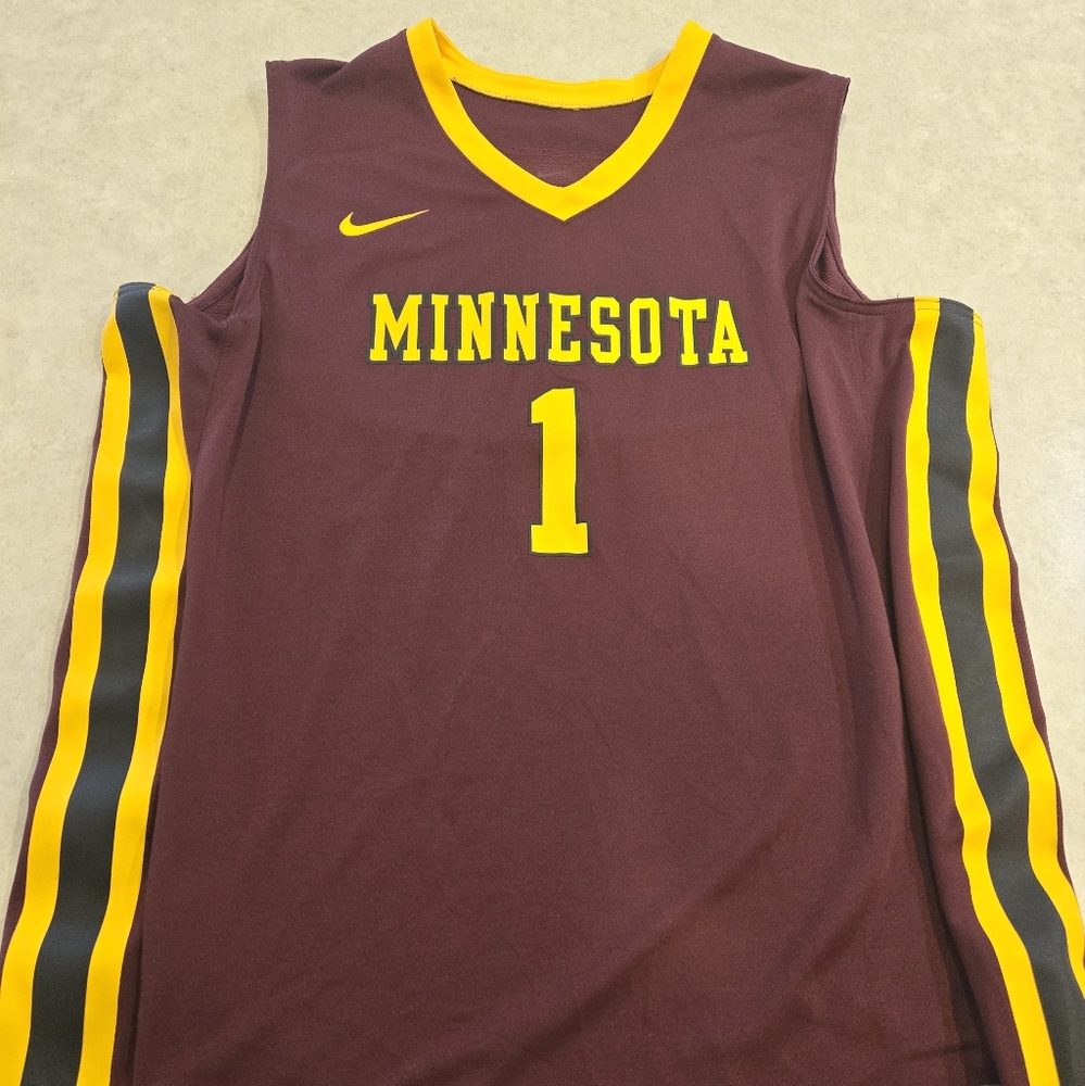 Minnesota Golden Gophers Mens XL basketball jersey.